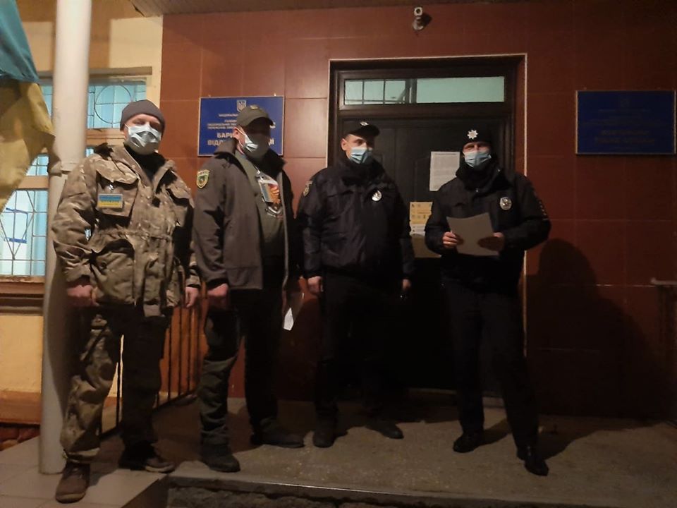 Под Киевом ювеналы прочесывают детские площадки