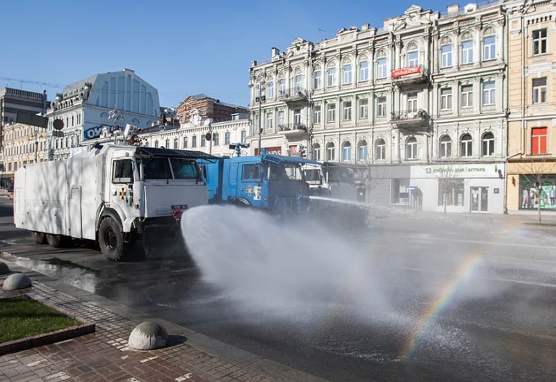 Улицы Киева будет мыть Нацгвардия