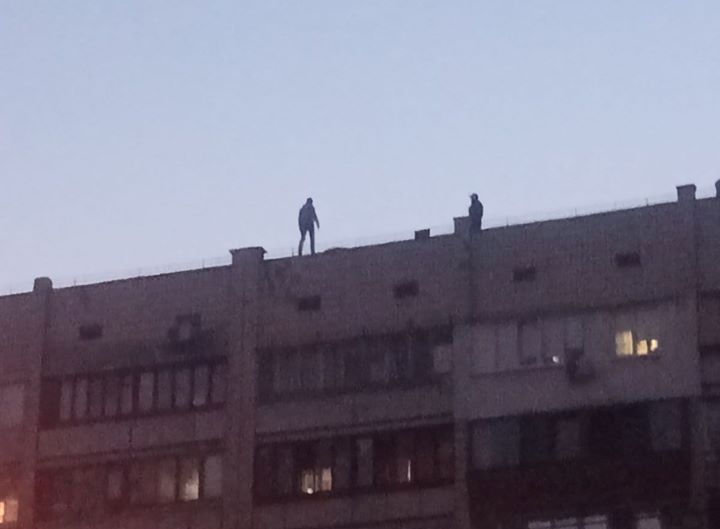 На Минском мужчина решил спрыгнуть с крыши