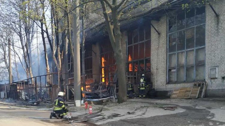 В Киеве горел склад