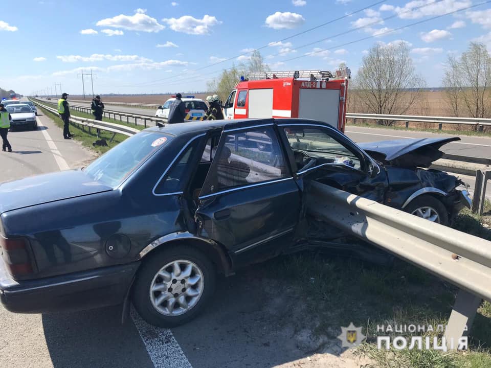 В Броварах – смертельное ДТП, машину нанизало на отбойник