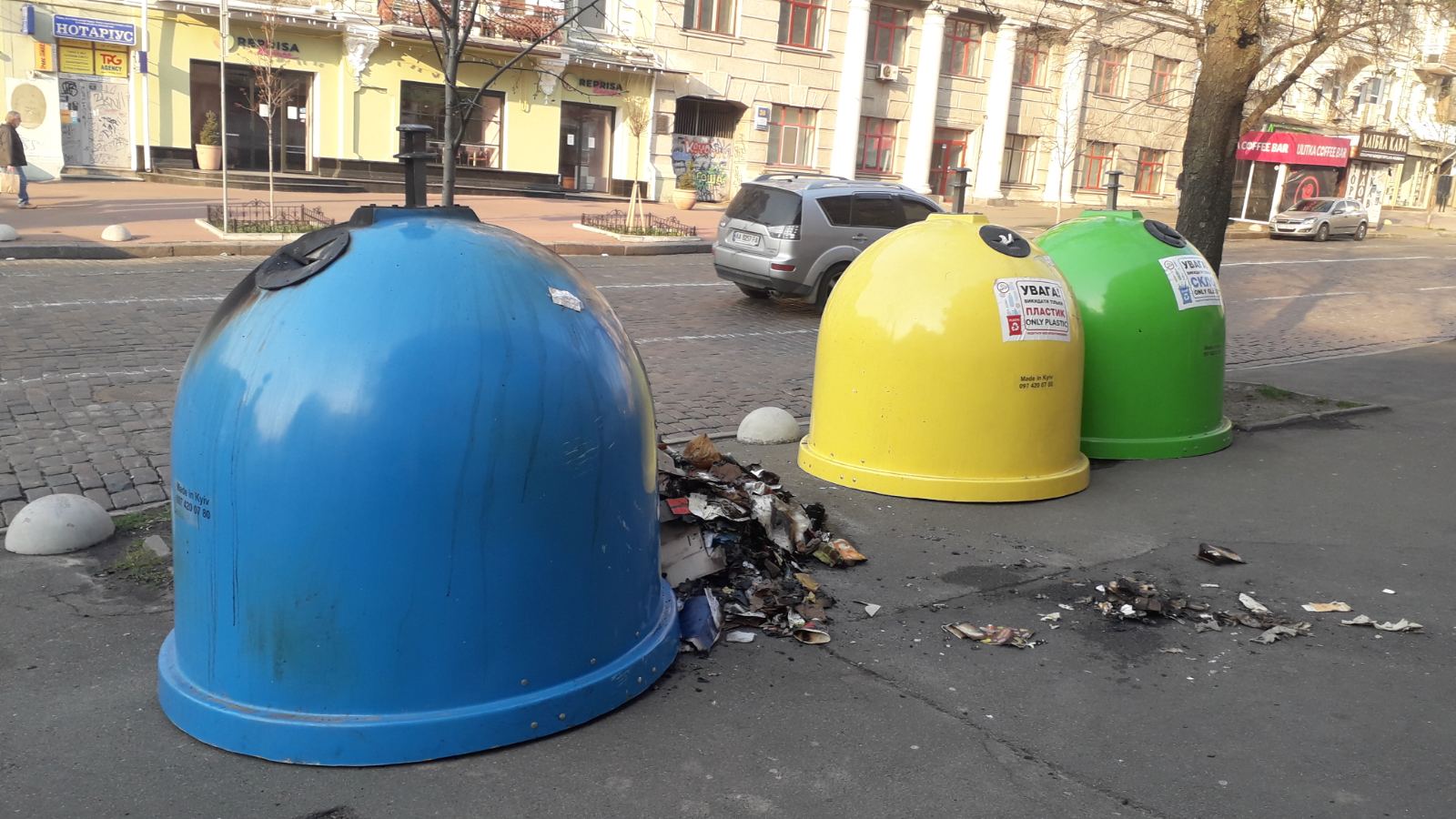 По Киеву исчезают мусорные баки