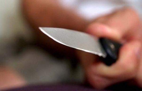 Киевлянка ударила ножом сожителя