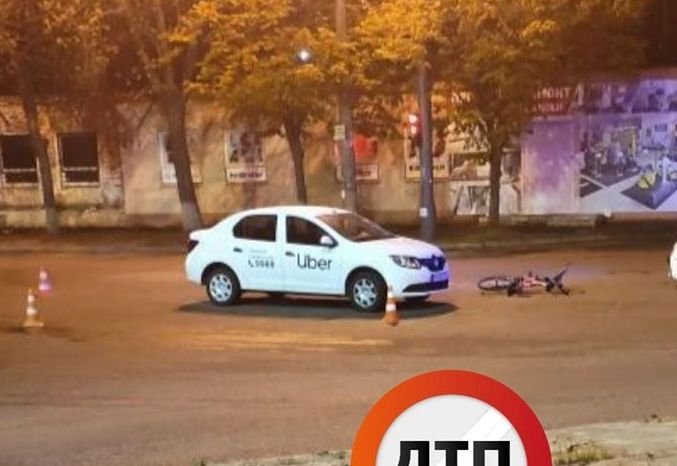 На Борщаговке таксист сбил велосипедиста