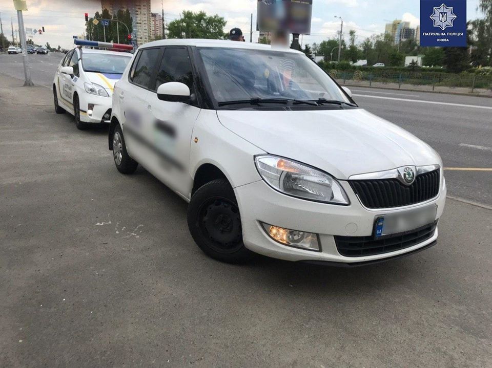 По Киеву разъезжал таксист под кайфом