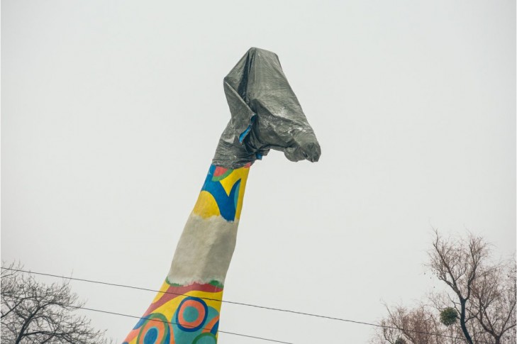Киевляне требуют изменить скульптуру у зоопарка