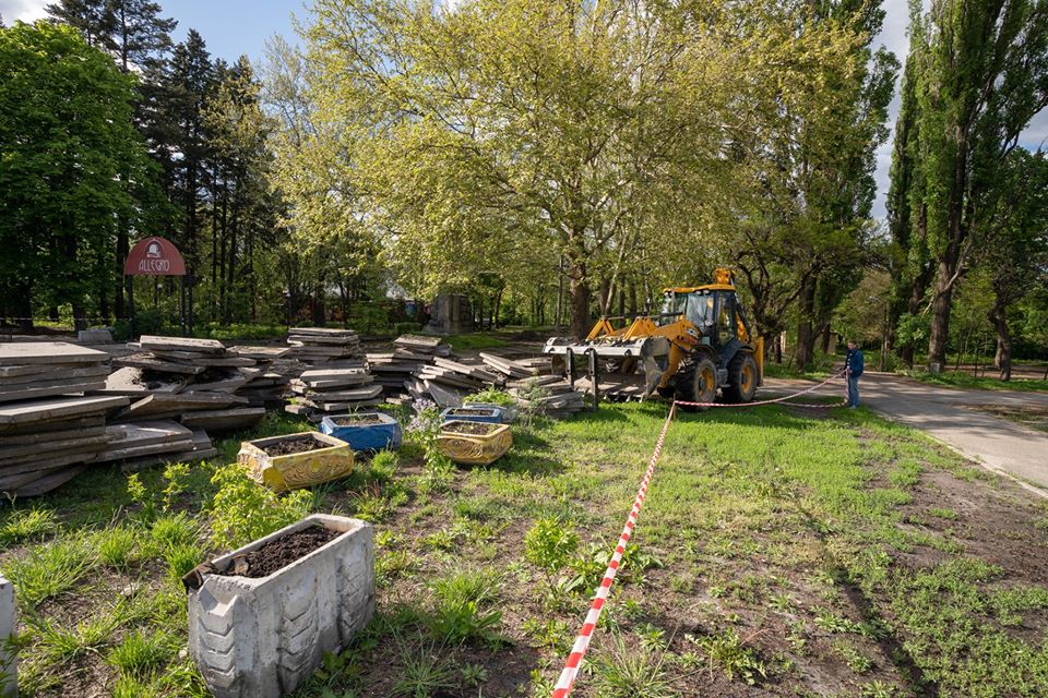 На Нивках началась реконструкция парка