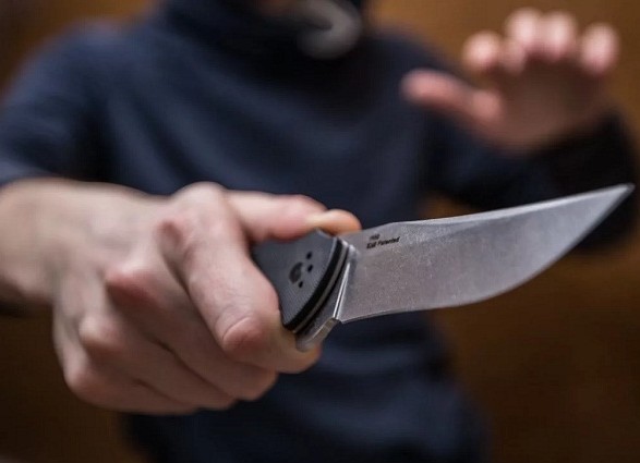 Под Киевом пьяный человек напал с ножом на приятеля