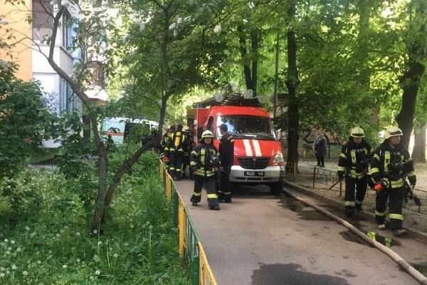 В Киеве на пожаре едва не погибли люди