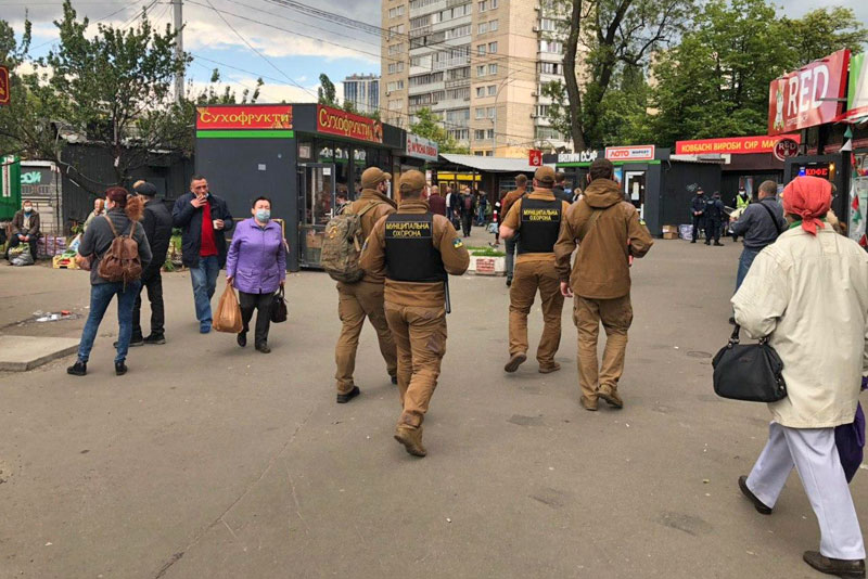 В Киеве устроили облаву на уличных торговцев