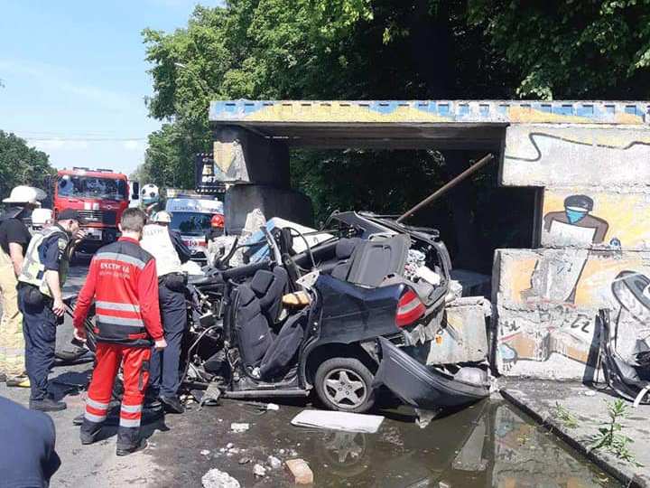 В Киеве – смертельное ДТП, погибшего из авто вырезали спасатели