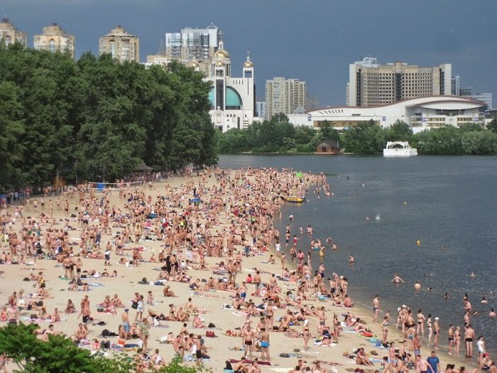В Киеве открыли пляжи