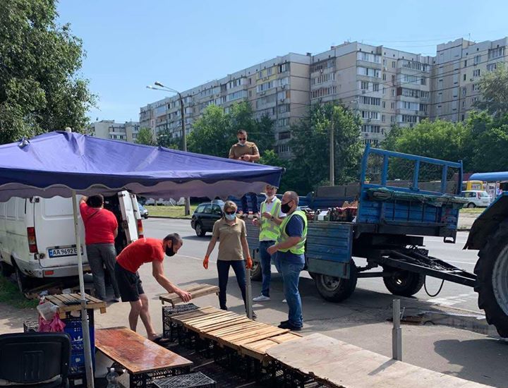 В Киеве провели облаву на уличных торговцев