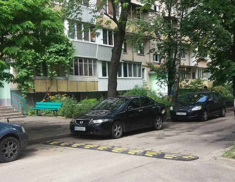 На Борщаговке уложили полицейских