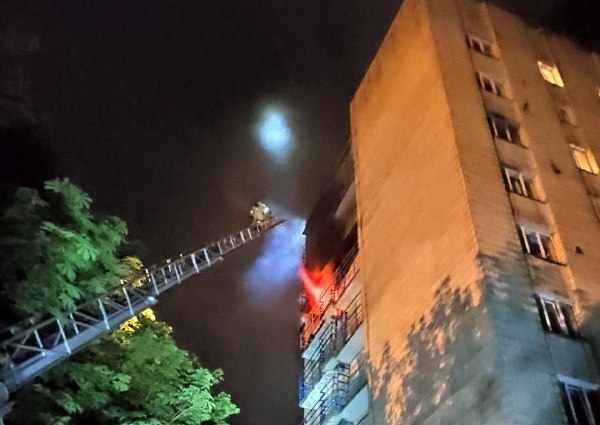 В общежитии КНУ среди ночи вспыхнул пожар