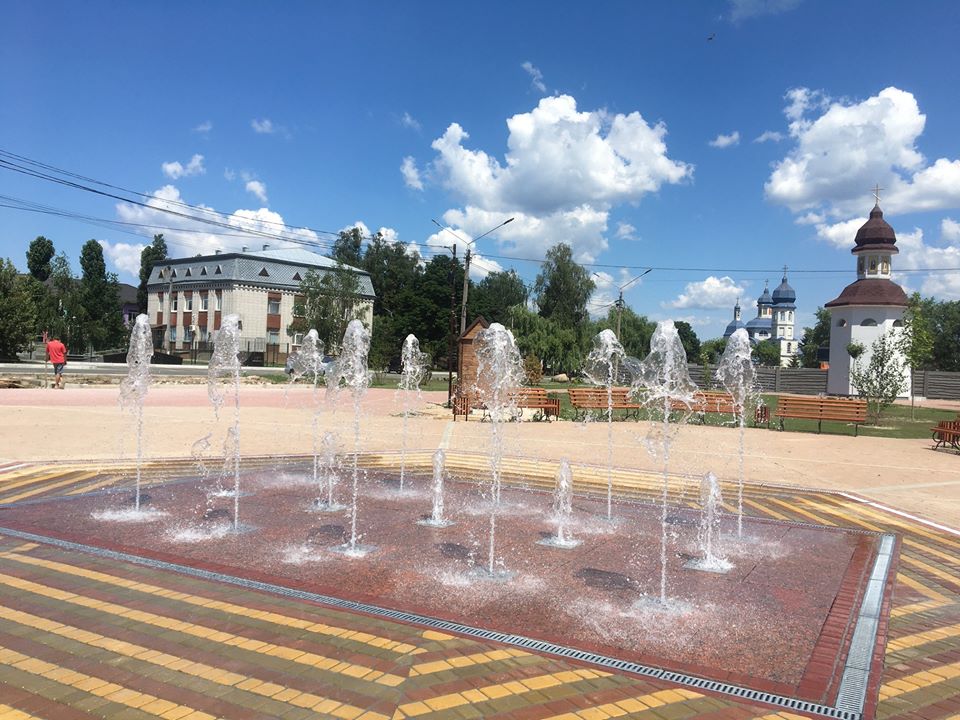 Под Киевом открыли необычный фонтан