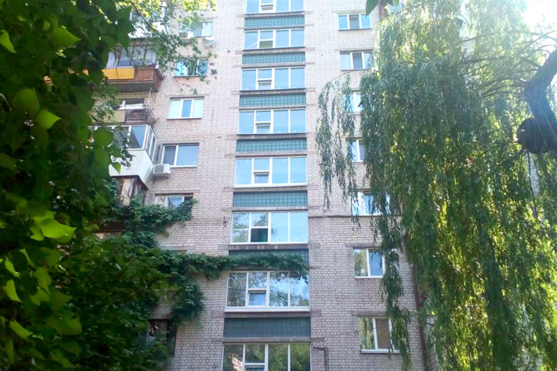 В домах на Соломенке меняют окна