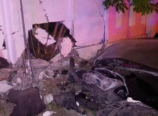 В Киеве пьяная женщина разбила машину о забор