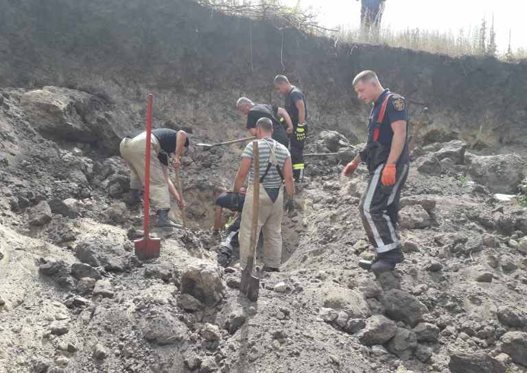 На Киевщине мужчина погиб под завалами песка