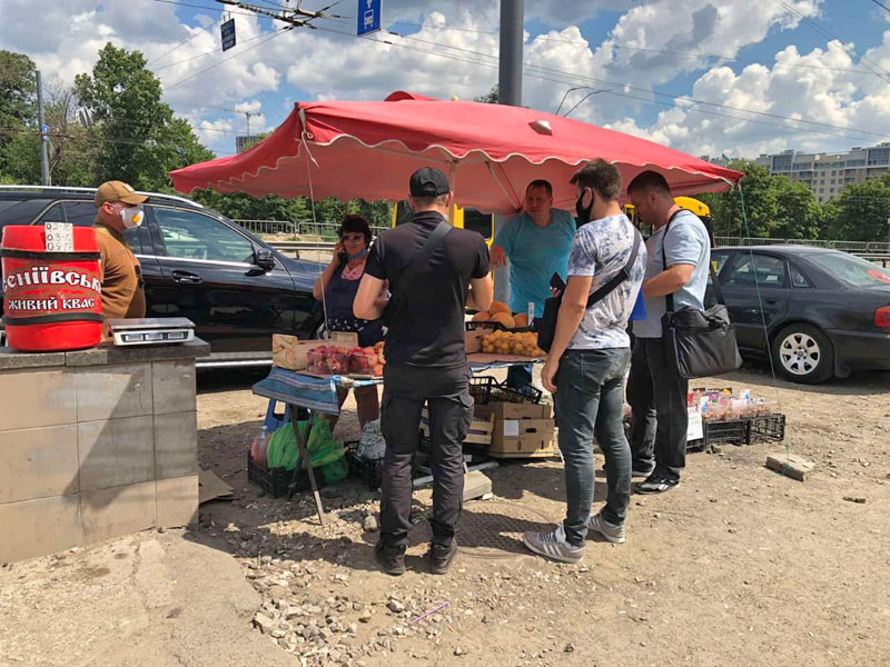 В Соломенском районе разогнали уличных торговцев