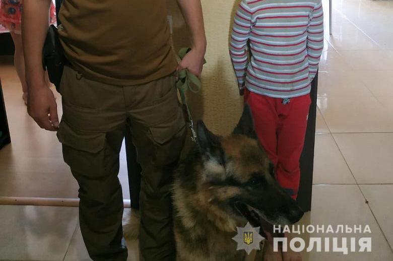 В Киеве по следу пропавшего ребенка пустили собаку