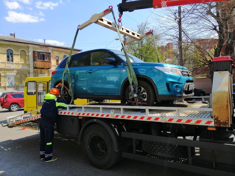 Киевляне просят не увозить неправильно припаркованные машины