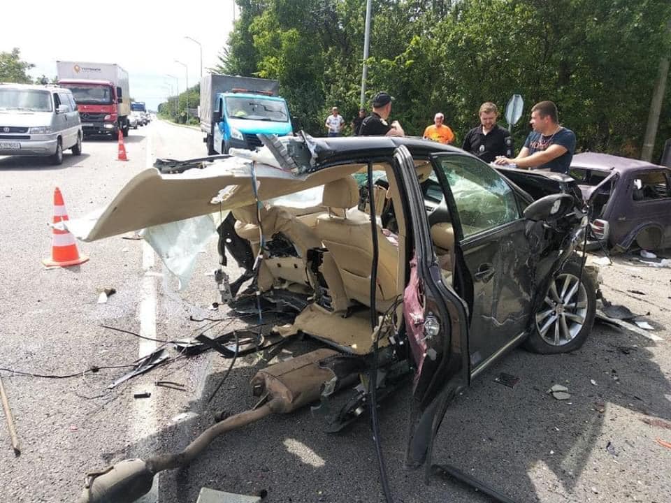 В Киев на вертолете доставили пострадавшего в смертельной аварии ребенка