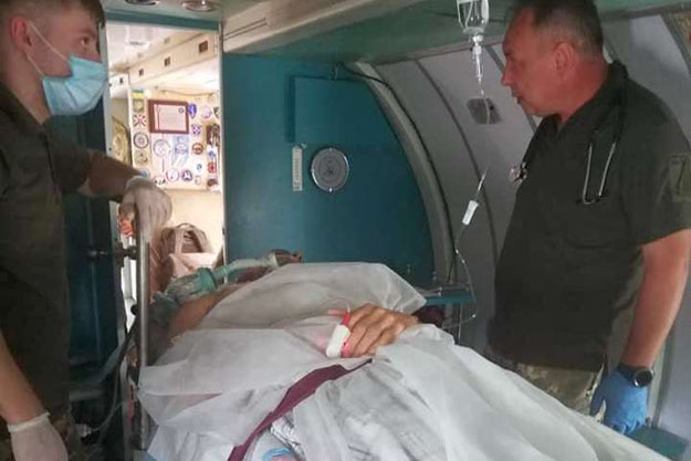 В киевский госпиталь привезли раненых военных