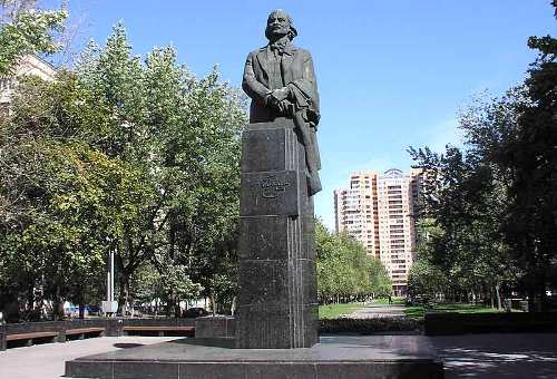 В Киеве появился памятник. День в истории