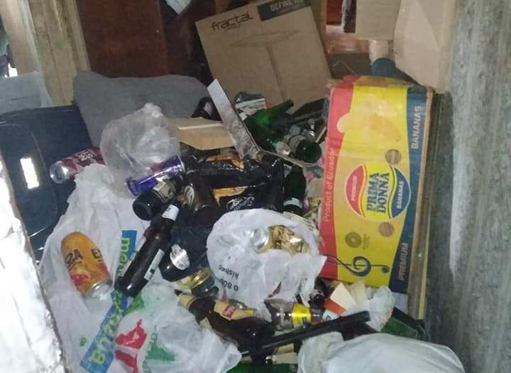 Киевлянин превратил квартиру в мусорную свалку