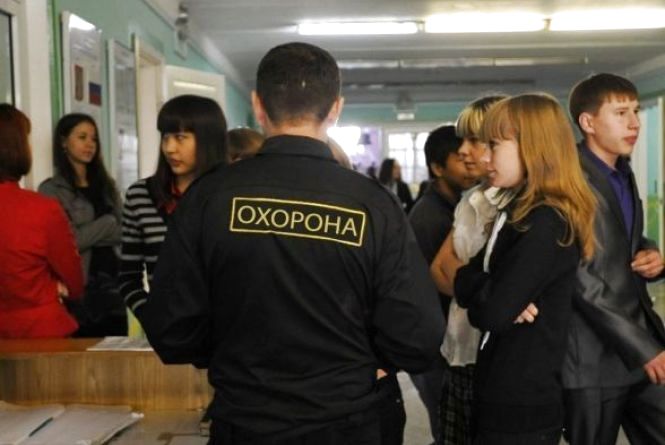 Киевляне просят обеспечить школы охраной