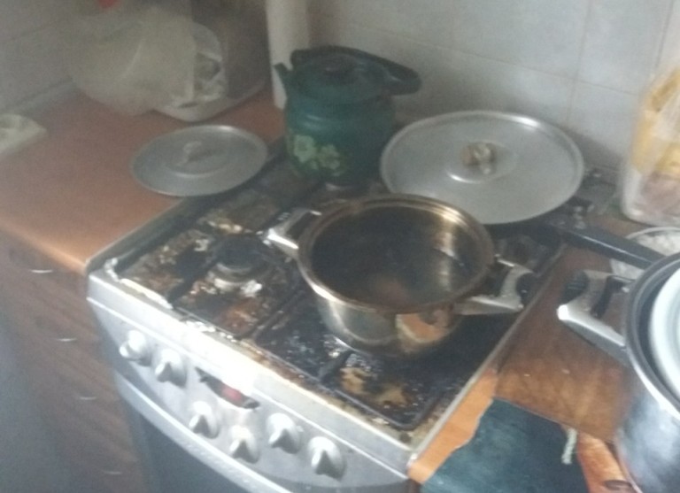 В Броварах из-за забытой на плите еды едва не сгорела квартира