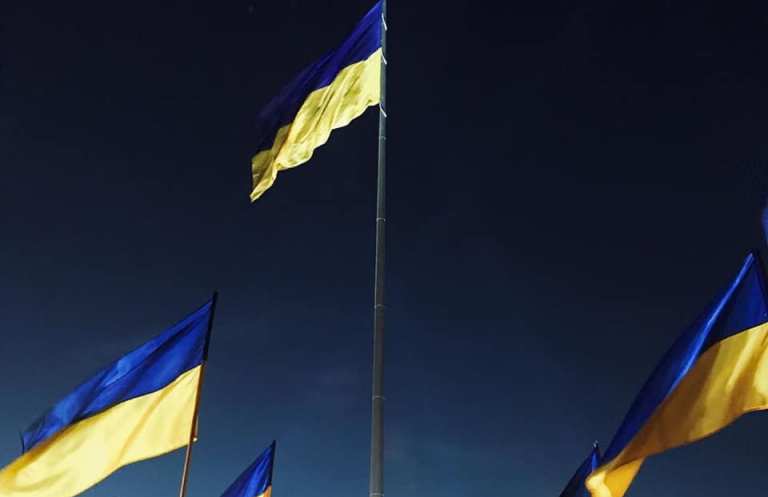 В Киеве подняли самый большой флаг Украины