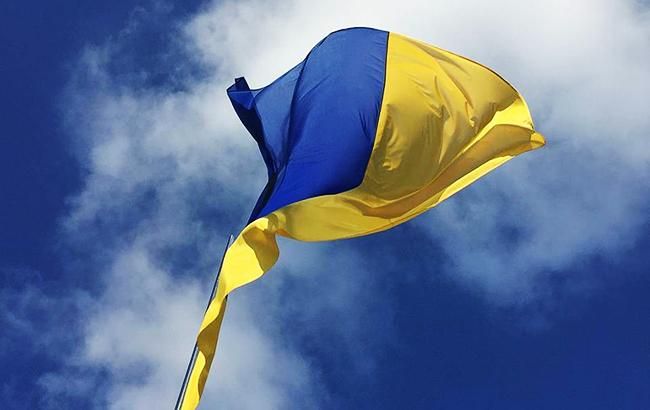 Над Киевом пролетел гигантский флаг