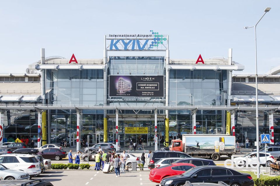 В аэропорт "Киев" экстренно выехала полиция