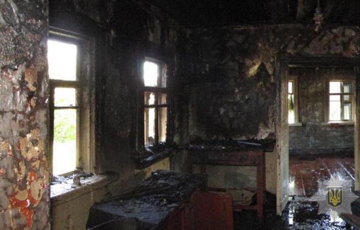 Под Киевом пьяный неадекват поджег свой дом