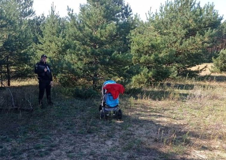 Под Киевом мать оставила посреди леса годовалую дочь