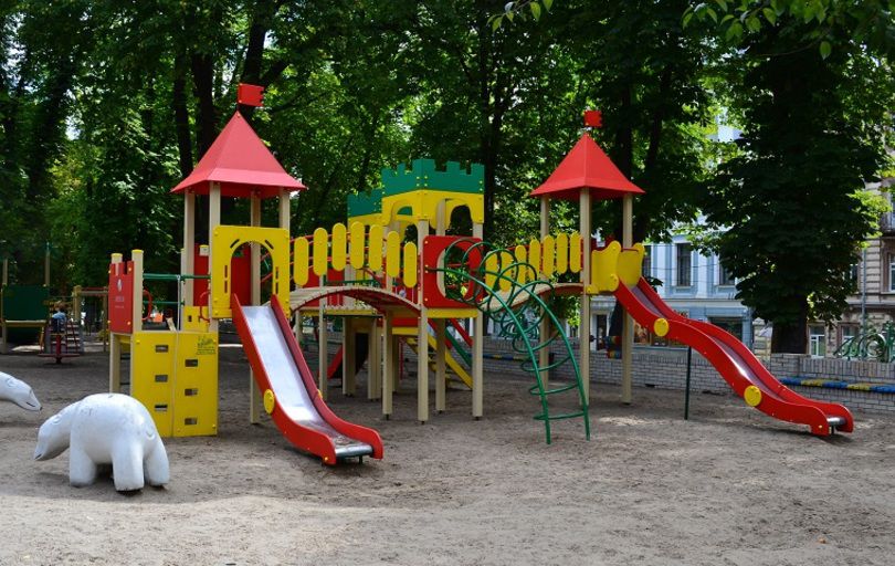 Киевляне просят построить на Троещине детскую площадку