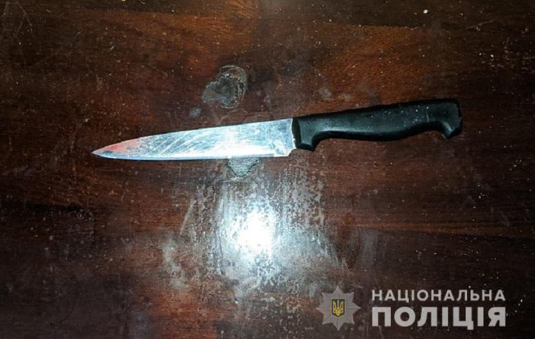 На Шулявке киевлянка с ножом напала на сожителя