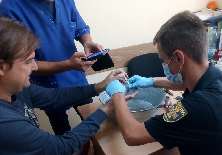 Кольцо с пальца жителя Глевахи снимала бригада спасателей