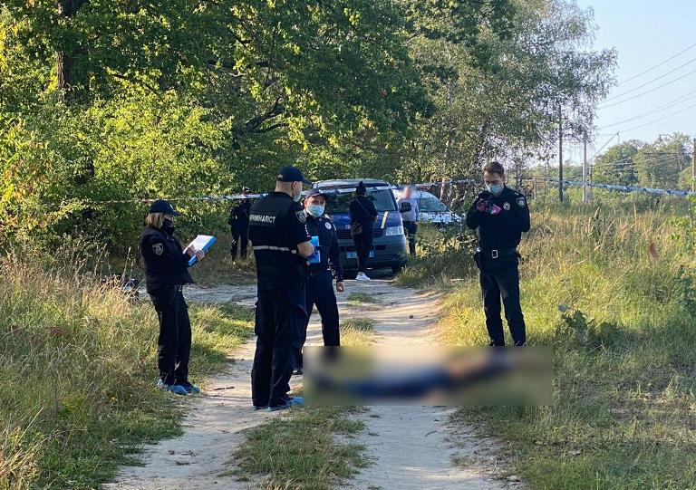 Посреди улицы в Ворзеле убили человека