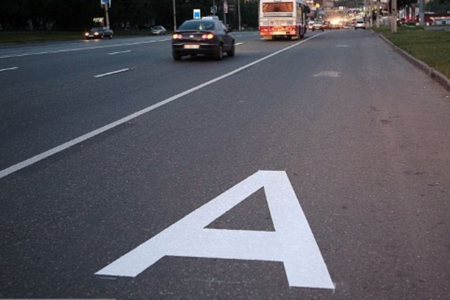 Киевляне просят убрать полосы для общественного транспорта