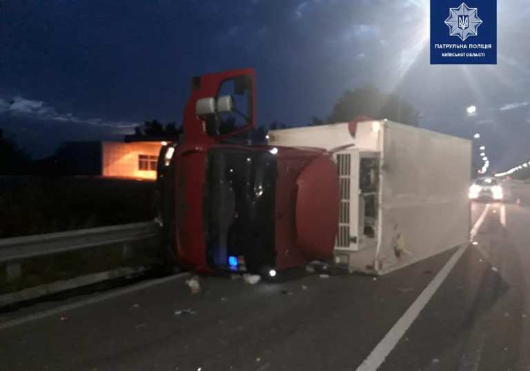 На трассе под Киевом авария, пострадала женщина