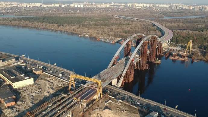 Мэр Киева обещал завершить строительство Подольского моста