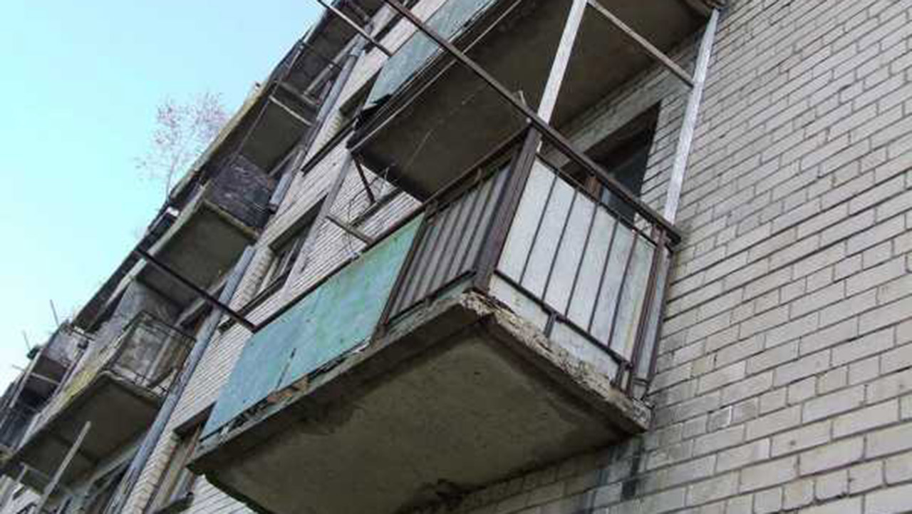 В Киеве пьяная женщина упала с балкона