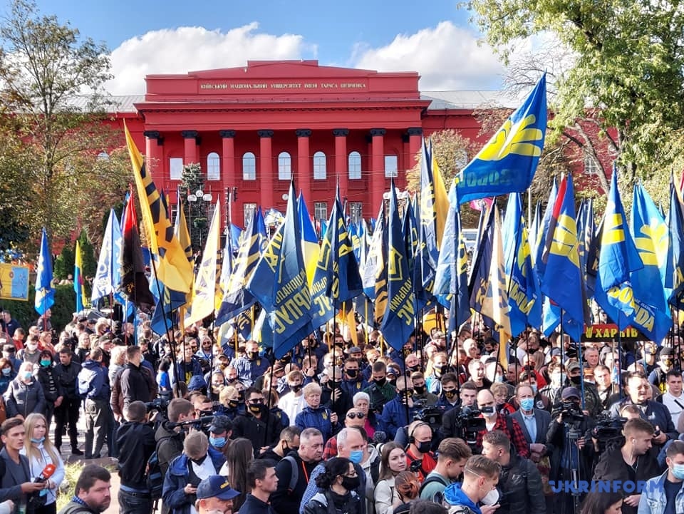 В Киеве требовали запретить телеканалы