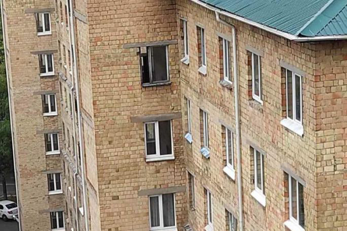 В Киеве работник вуза выбросился из окна