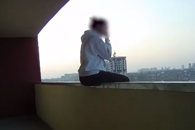 Появилось видео спасения киевлянки на высоте 25-го этажа