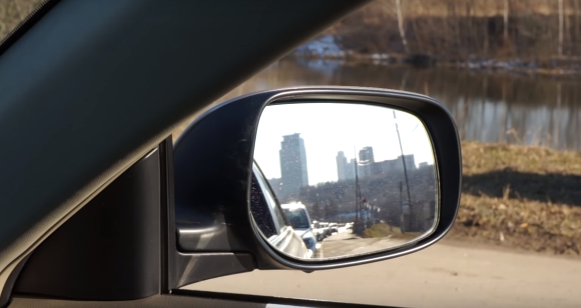 В Киеве приезжий украл 15 автомобильных зеркал