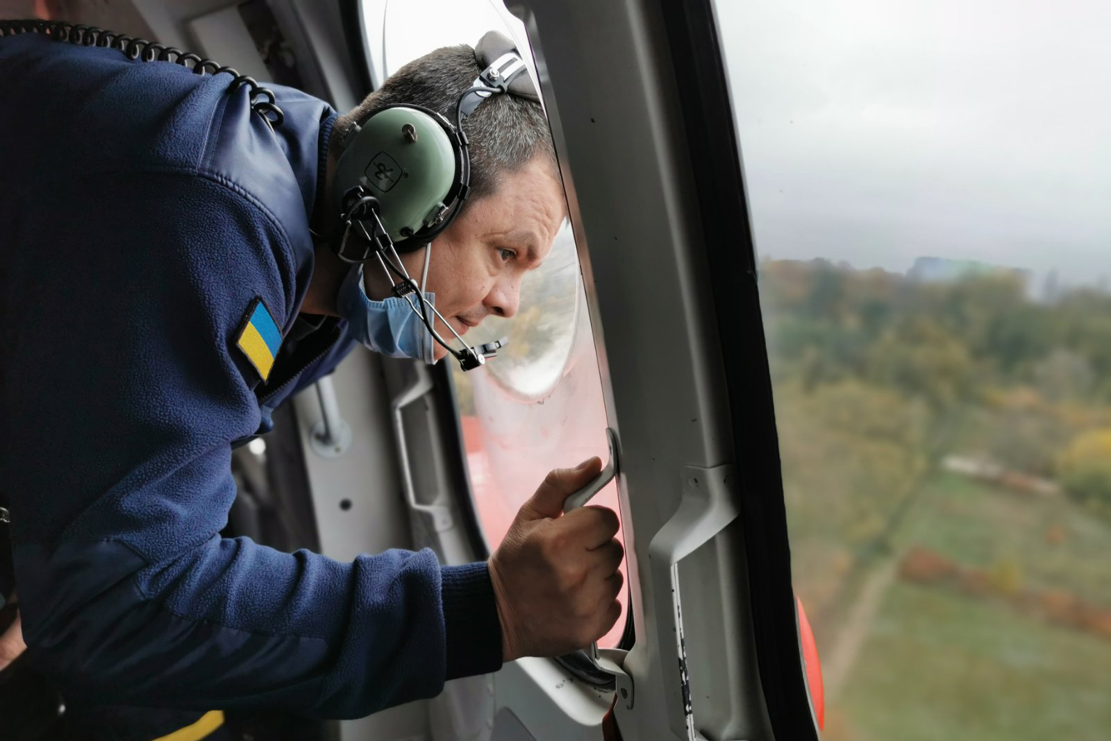Пропавших под Киевом рыбаков ищут вертолеты